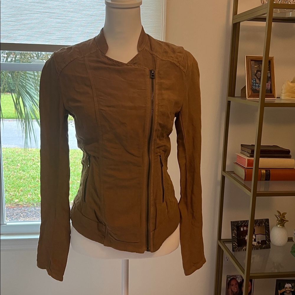Lightweight Jacket 🧥 - Picture 4 of 11